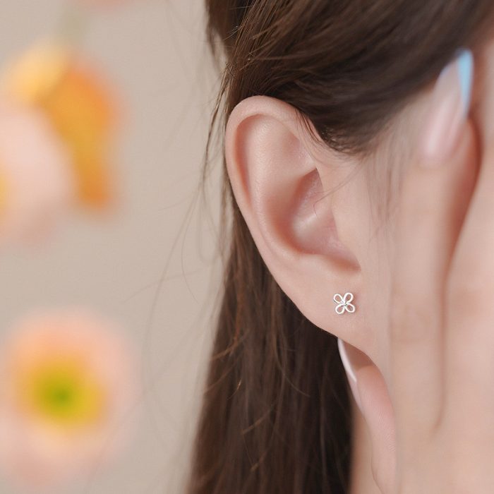 999 Fine Silver Four Leaf Clover Screw Back Earrings - Image 4