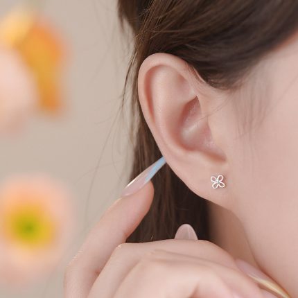 999 Fine Silver Four Leaf Clover Screw Back Earrings - Image 3