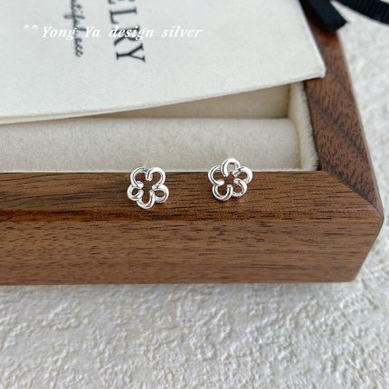 999 Fine Silver Sweet Floral Stud Earrings - Image 6