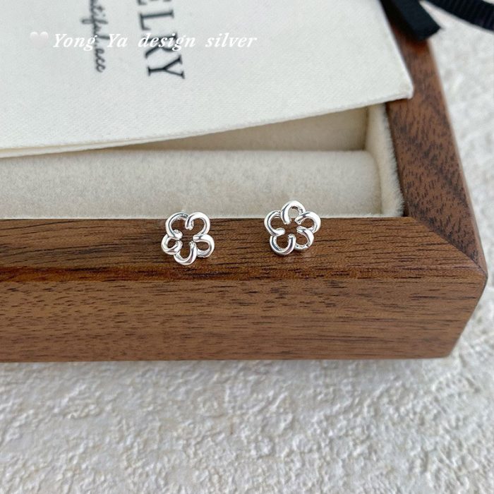 999 Fine Silver Sweet Floral Stud Earrings - Image 6