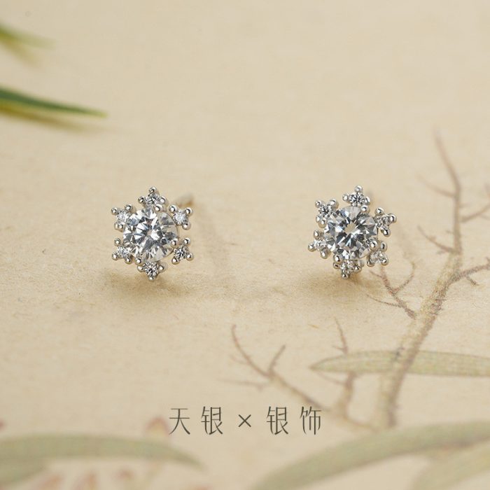 999 Fine Silver Gentle Sweet Snowflake Stud Earrings - Image 3