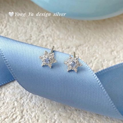 999 Fine Silver Snowflake Stud Earrings - Image 5