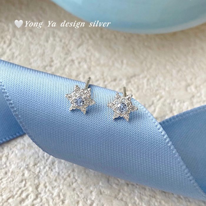 999 Fine Silver Snowflake Stud Earrings - Image 5