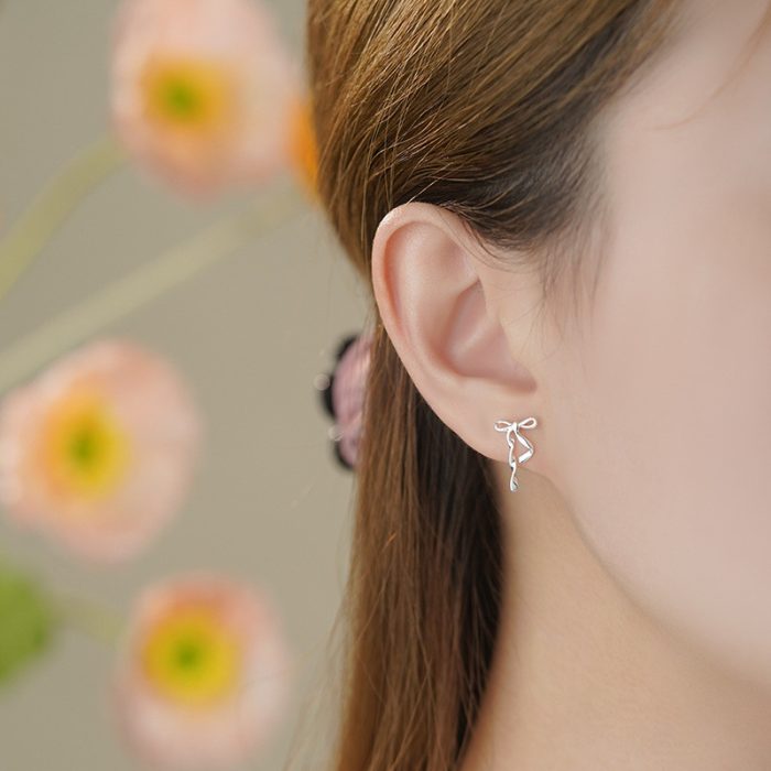 999 Fine Silver Ribbon Bow Stud Earrings - Image 2