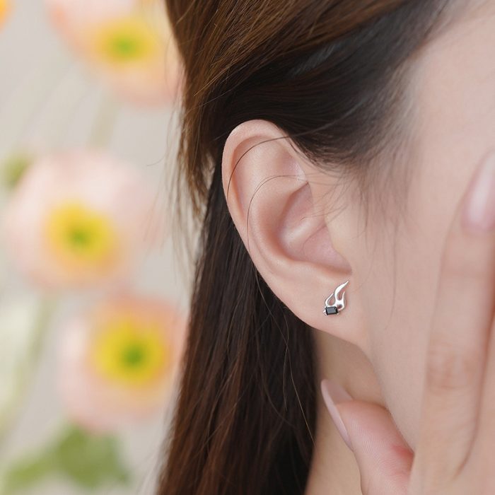 925 Sterling Silver Exquisite Flame Stud Earrings - Image 5
