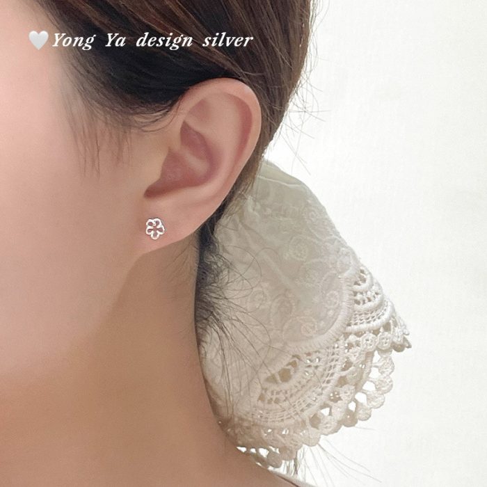 999 Fine Silver Sweet Floral Stud Earrings - Image 2