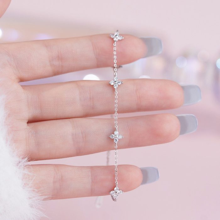 925 Sterling Silver Light Luxury Fresh Zircon Four Leaf Flower Bracelet - Image 4