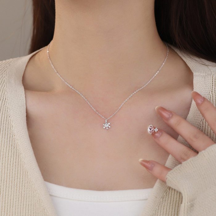 999 Fine Silver Snowflake Necklace - Image 2