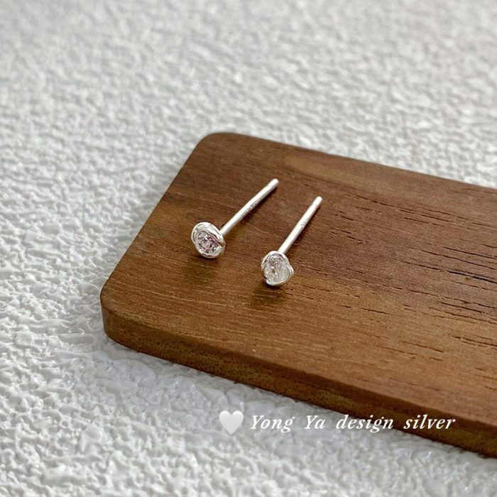 999 Fine Silver Yarn Ball Stud Earrings - Image 3