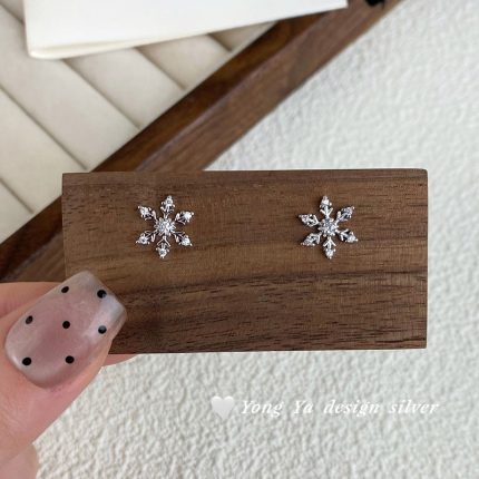 925 Sterling Silver Snowflake Stud Earrings - Image 3