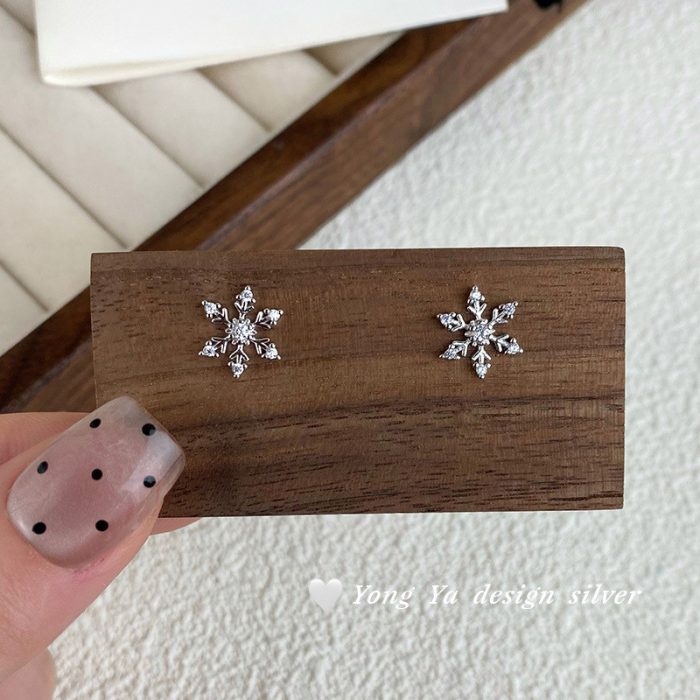 925 Sterling Silver Snowflake Stud Earrings - Image 3
