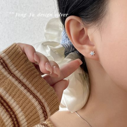 999 Fine Silver Snowflake Stud Earrings - Image 4