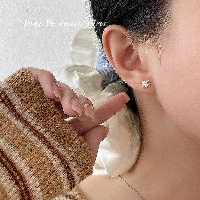999 Fine Silver Snowflake Stud Earrings - Image 4
