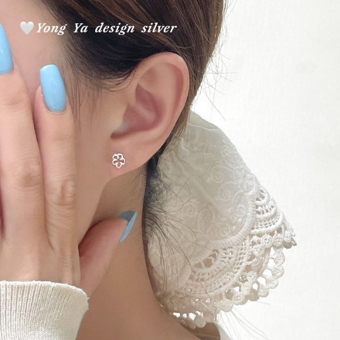 999 Fine Silver Sweet Floral Stud Earrings - Image 5