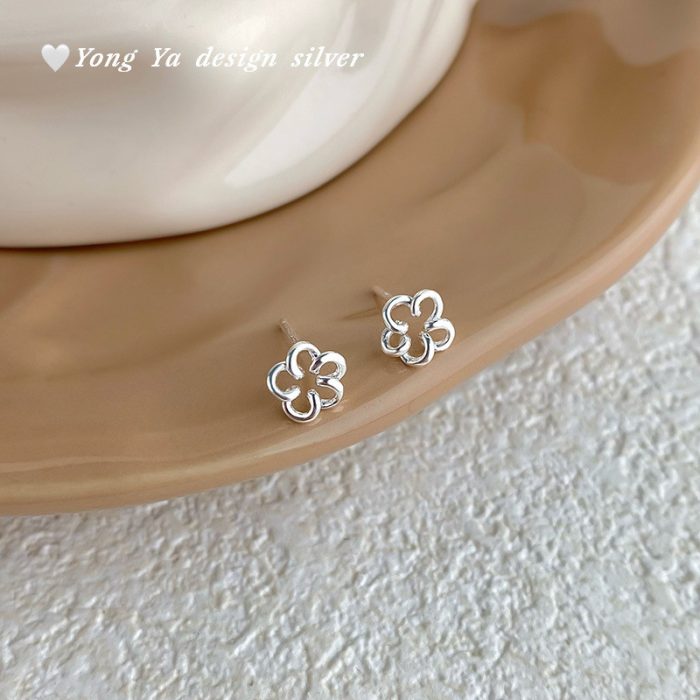 999 Fine Silver Sweet Floral Stud Earrings - Image 4