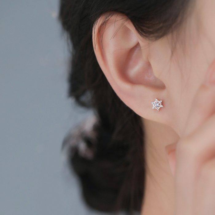 999 Fine Silver Snowflake Tassel Stud Earrings - Image 2