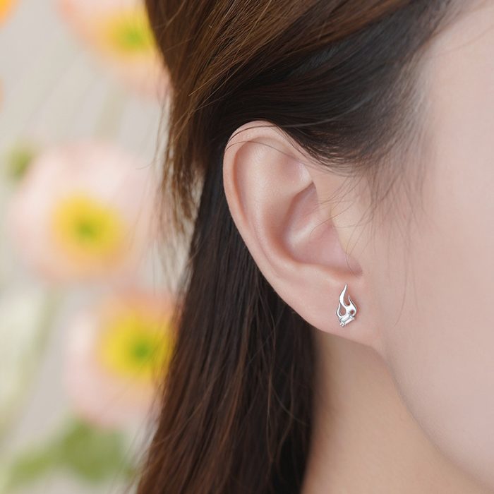 925 Sterling Silver Exquisite Flame Stud Earrings - Image 2