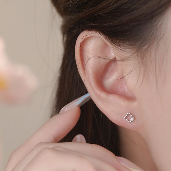 999 Fine Silver Lucky Four Leaf Clover Stud Earrings - Image 2