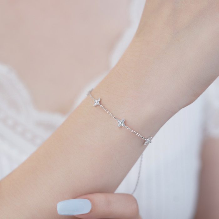 925 Sterling Silver Light Luxury Fresh Zircon Four Leaf Flower Bracelet - Image 2