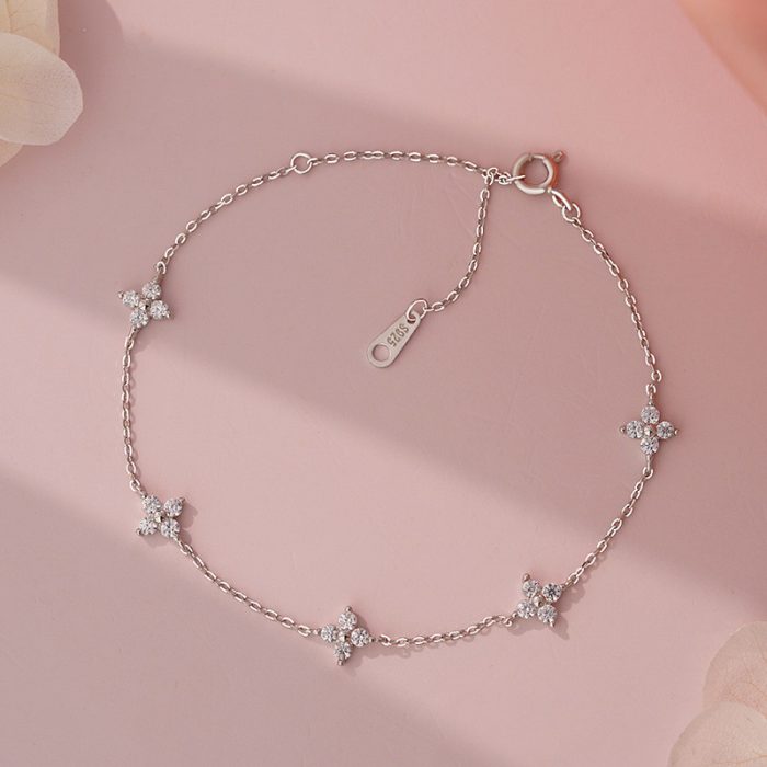 925 Sterling Silver Light Luxury Fresh Zircon Four Leaf Flower Bracelet - Image 3