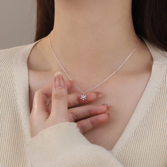 999 Fine Silver Snowflake Necklace - Image 3