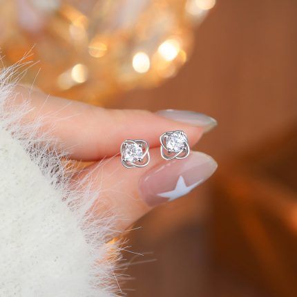 999 Fine Silver Needle New Light Luxury Four Leaf Clover Stud Earrings - Image 3