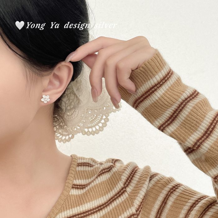 925 Sterling Silver White Shell Floral Stud Earrings - Image 5
