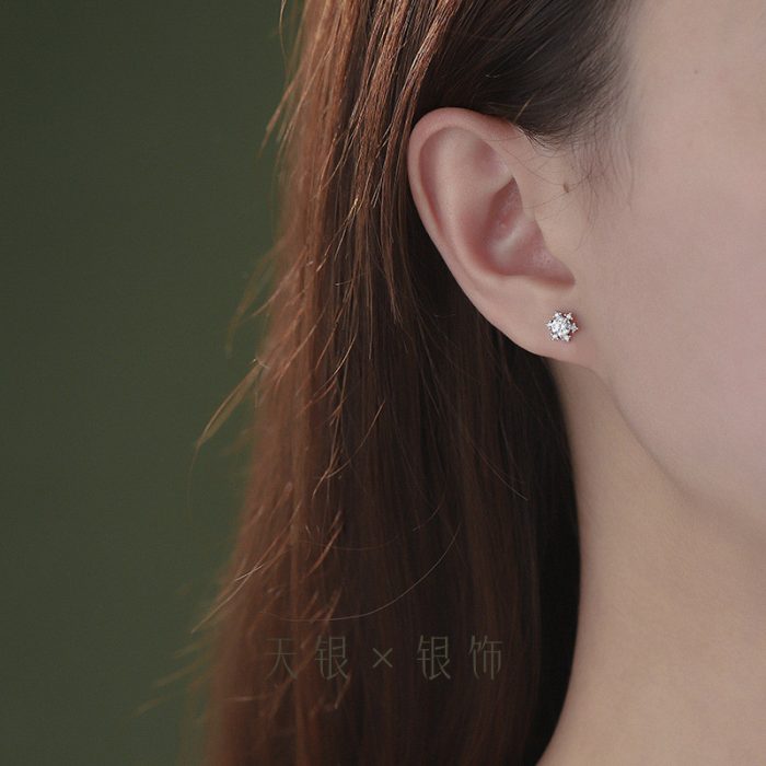 999 Fine Silver Gentle Sweet Snowflake Stud Earrings - Image 2