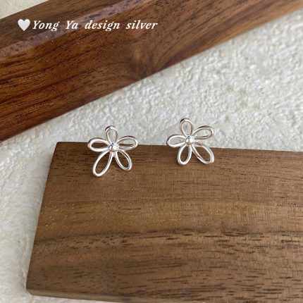 925 Sterling Silver Hollow Floral Stud Earrings - Image 5