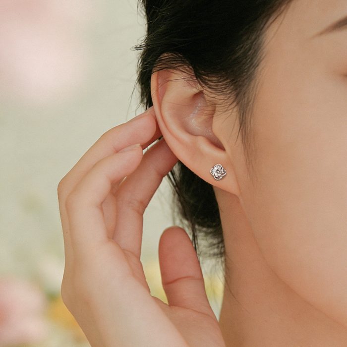999 Fine Silver Needle New Light Luxury Four Leaf Clover Stud Earrings - Image 6