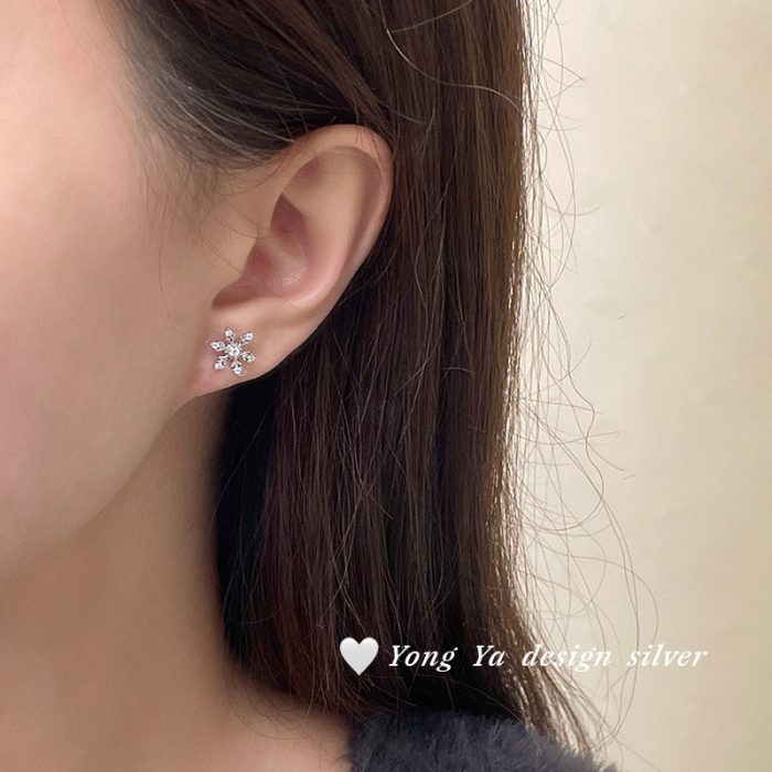 925 Sterling Silver Snowflake Stud Earrings - Image 5