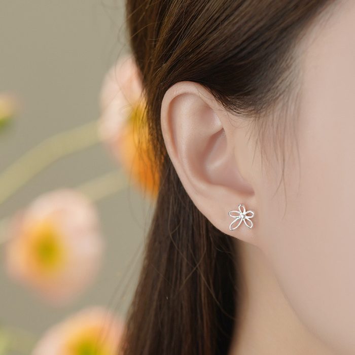 925 Sterling Silver Exquisite Hollow Floral Korean Style Stud Earrings - Image 2