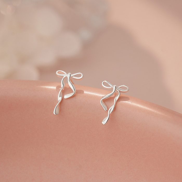 999 Fine Silver Ribbon Bow Stud Earrings - Image 3