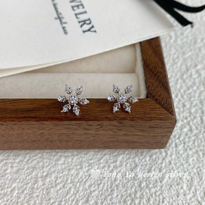 925 Sterling Silver Snowflake Stud Earrings - Image 4