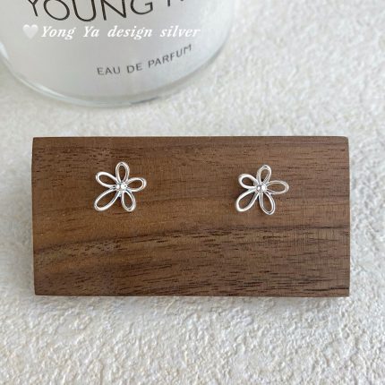 925 Sterling Silver Hollow Floral Stud Earrings - Image 4