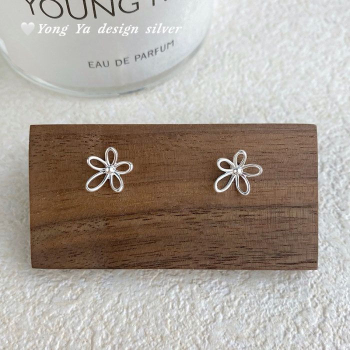 925 Sterling Silver Hollow Floral Stud Earrings - Image 4