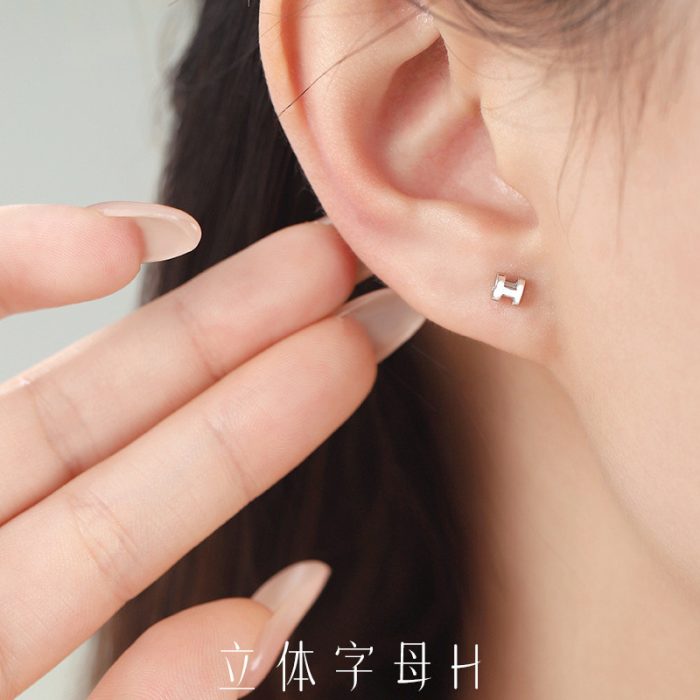 925 Sterling Silver Personalized Small Polished Letter H 3D Pave CZ Stud Earrings - Image 5